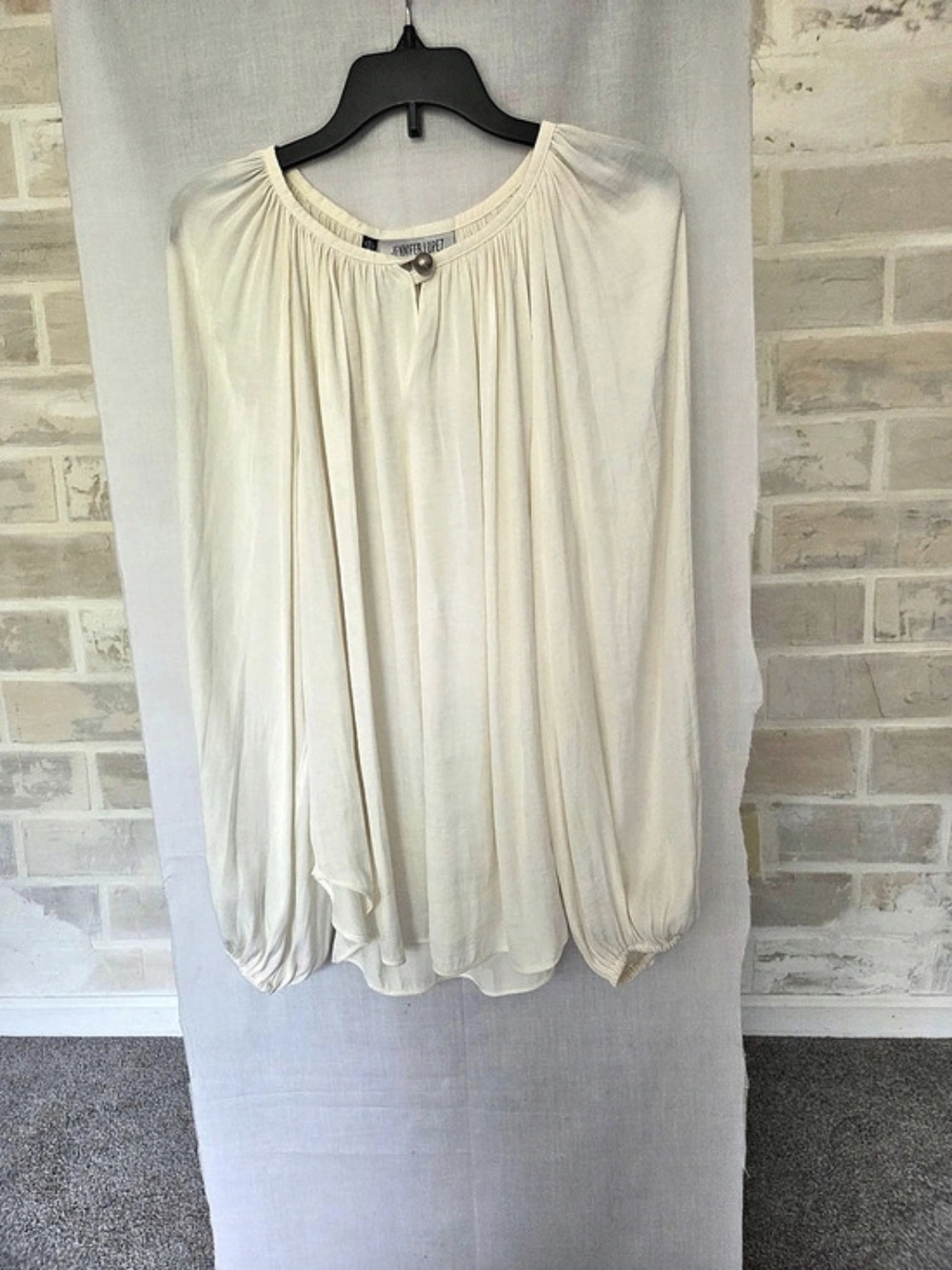 Jennifer Lopez Pleated Long Sleeve Blouse in White Small Like New